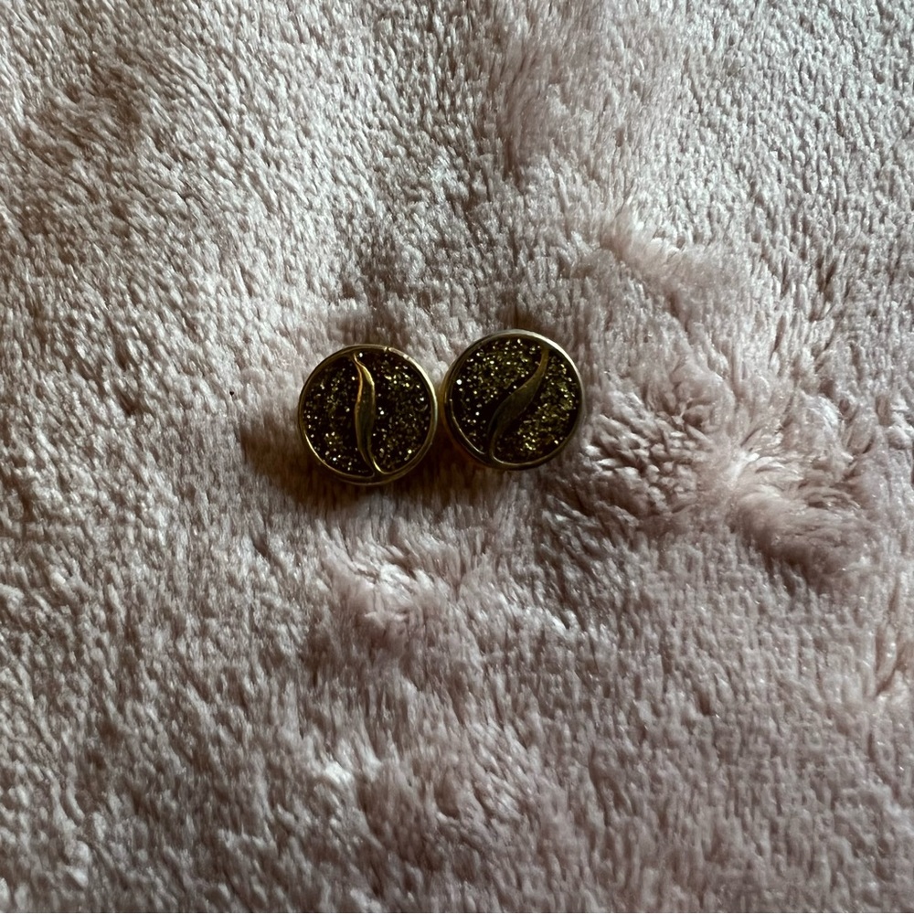 Vintage earrings 🌸